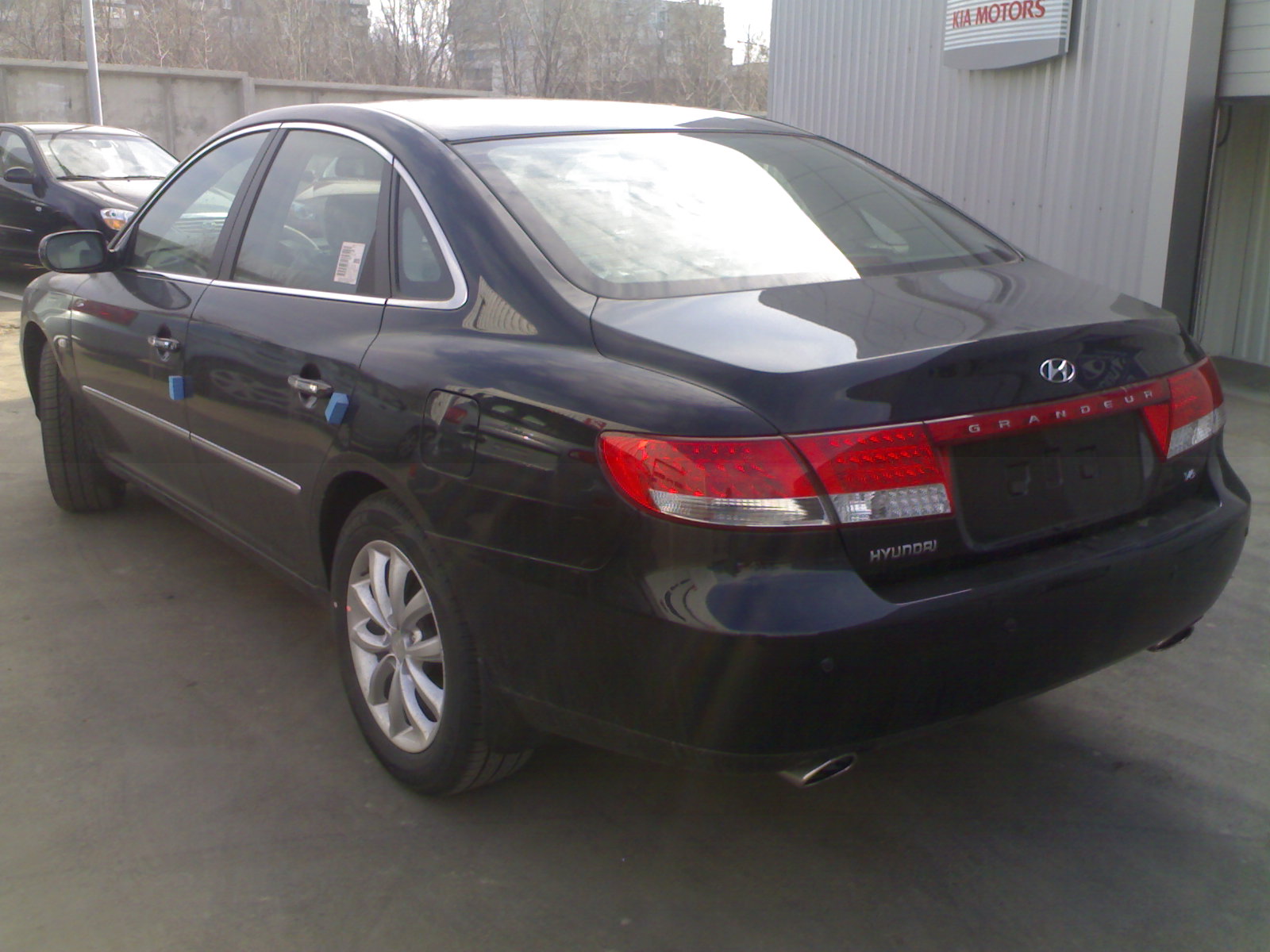 Image of black Hyundai Grandeur